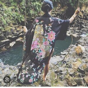 Floral‎ Black Kimono Robe